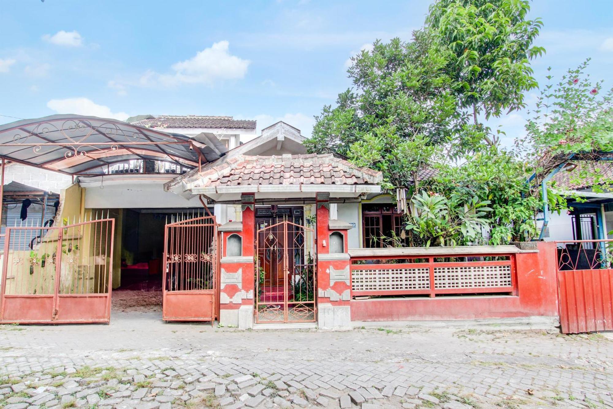 Oyo 94000 Omah Citra Genia Homestay Ngaglik Екстер'єр фото