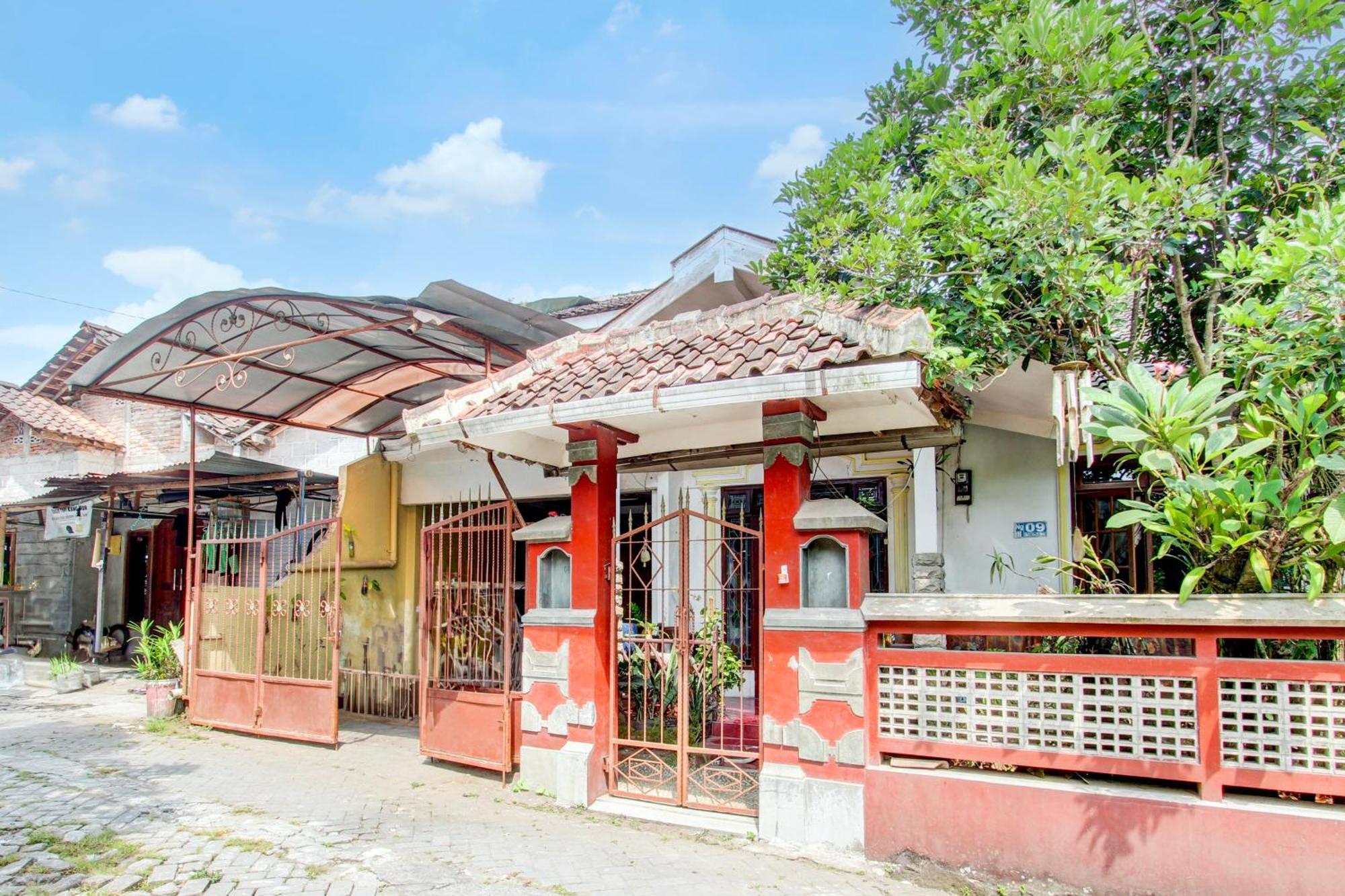 Oyo 94000 Omah Citra Genia Homestay Ngaglik Екстер'єр фото